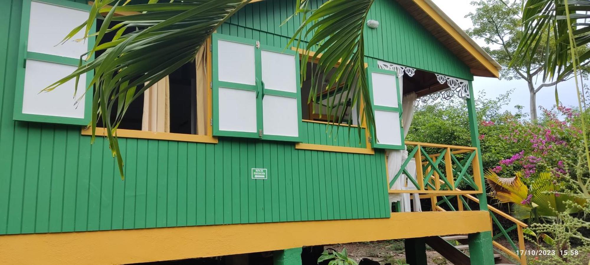 Hotel Yellow Home Providencia Isla South West Bay Kültér fotó