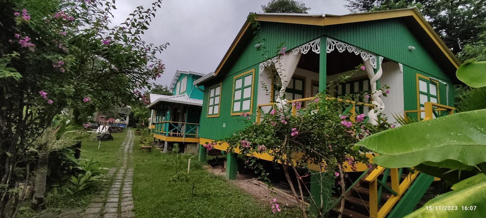 Hotel Yellow Home Providencia Isla South West Bay Kültér fotó