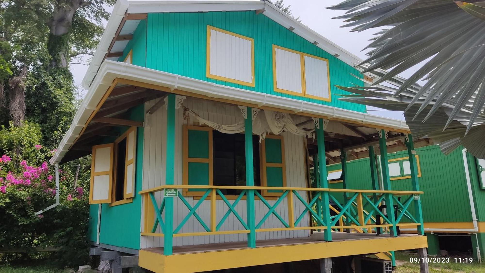 Hotel Yellow Home Providencia Isla South West Bay Kültér fotó